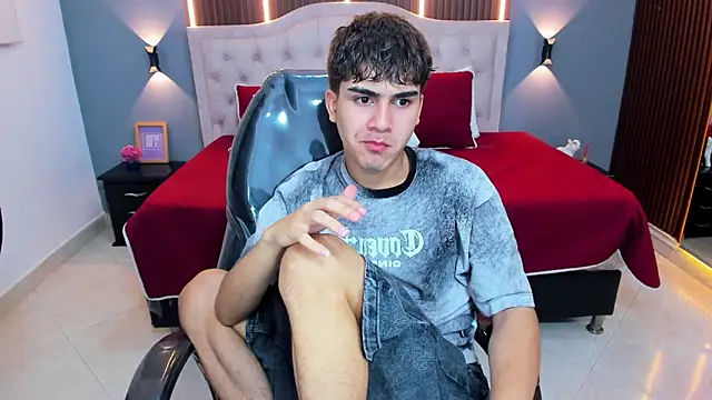 Tommy18   online show from May 16, 3:25 am