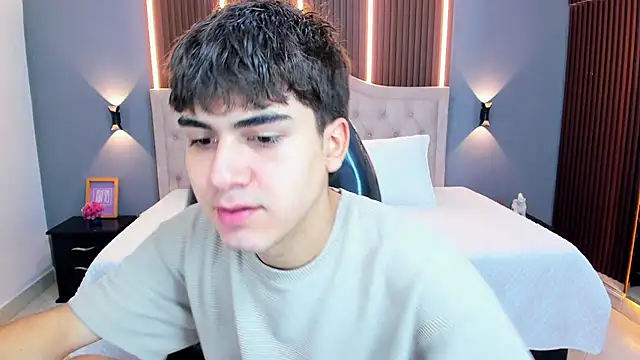 Tommy18   online show from May 20, 3:34 am