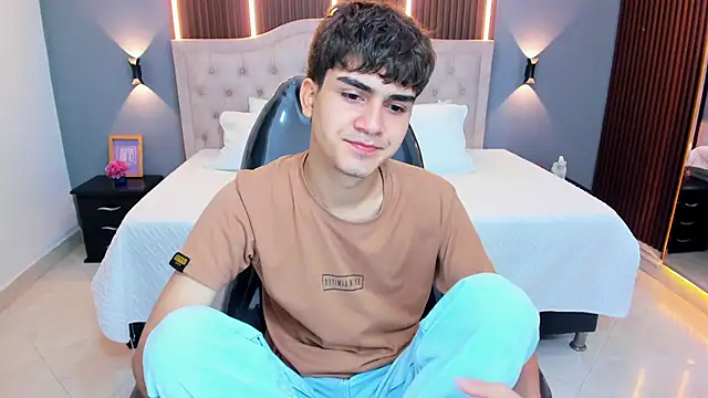 Tommy18   online show from May 21, 3:35 am