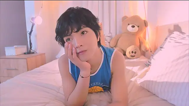 AllanYong18 online show from November 19, 7:19 am