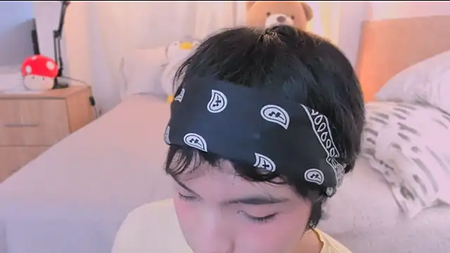 AllanYong18 online show from March 6, 12:12 pm