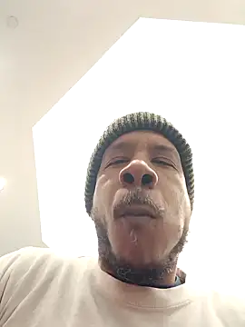 Snapshot of MrDaddyBbSnake chatting on January 14, 7:21 pm MrDaddyBbSnake online show from January 14, 7:21 pm