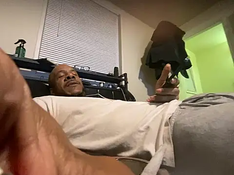 Snapshot of MrDaddyBbSnake chatting on January 18, 5:31 am MrDaddyBbSnake online show from January 18, 5:31 am