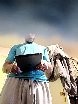 Snapshot of MrDaddyBbSnake chatting on January 19, 2:04 am MrDaddyBbSnake online show from January 19, 2:04 am