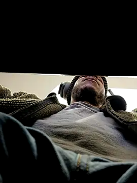 Snapshot of MrDaddyBbSnake chatting on February 20, 6:57 pm MrDaddyBbSnake online show from February 20, 6:57 pm