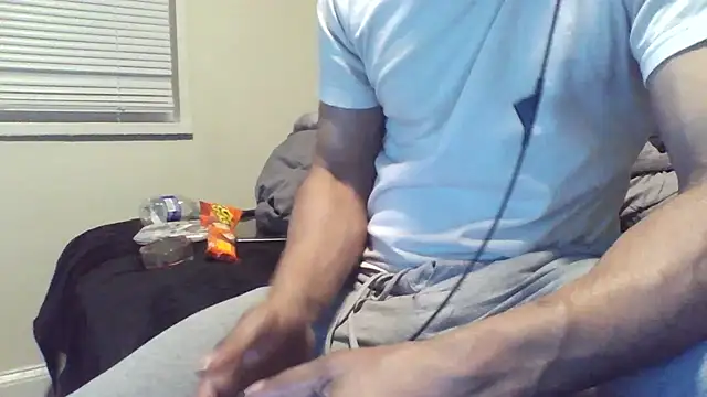 Snapshot of MrDaddyBbSnake chatting on March 13, 4:27 am MrDaddyBbSnake online show from March 13, 4:27 am