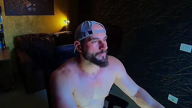 AdamJamesonn online show from May 16, 10:36 am