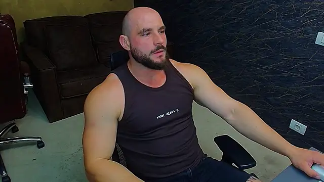 AdamJamesonn online show from June 26, 5:12 am