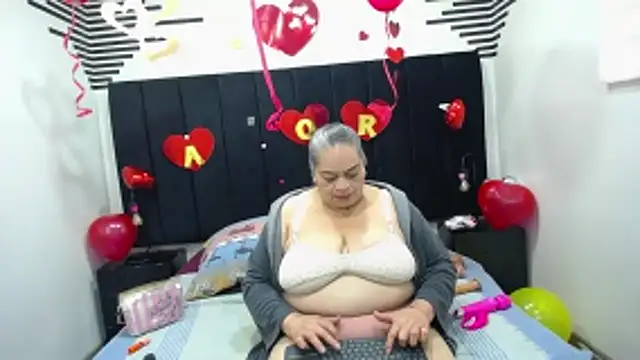 Snapshot of VickyBoobss chatting on February 15, 1:20 pm VickyBoobss online show from February 15, 1:20 pm