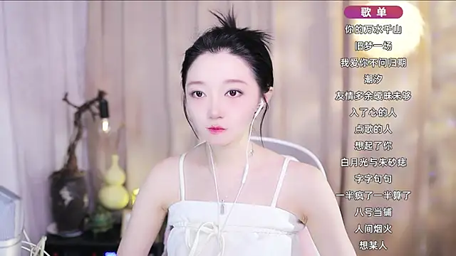 Snapshot of Zoe-99 chatting on April 14, 8:53 am Zoe-99 online show from April 14, 8:53 am