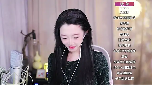 Snapshot of Zoe-99 chatting on April 24, 1:46 pm Zoe-99 online show from April 24, 1:46 pm