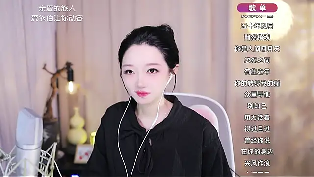 Snapshot of Zoe-99 chatting on May 1, 2:16 am Zoe-99 online show from May 1, 2:16 am