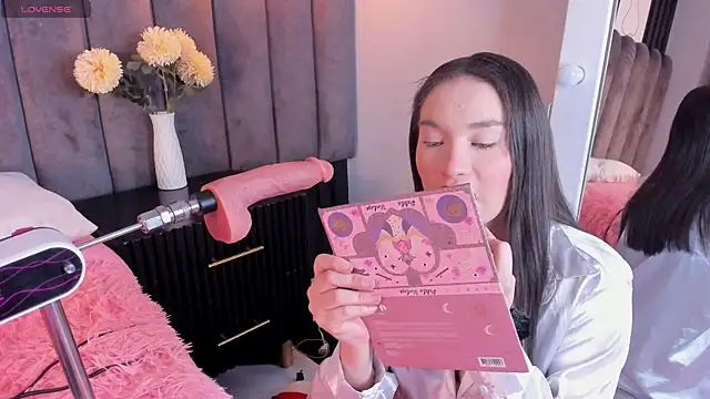 chelsea bolton  online show from October 22, 1:00 pm