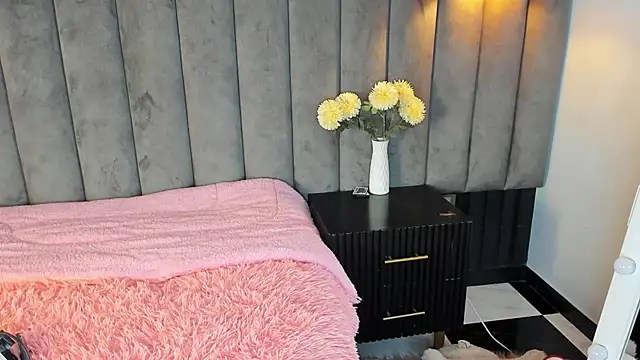 chelsea bolton  online show from November 19, 12:27 pm