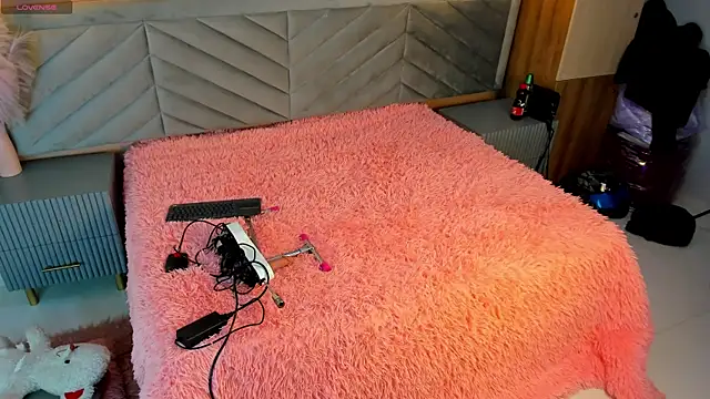 chelsea bolton  online show from December 17, 12:11 pm