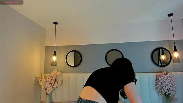 chelsea bolton  online show from March 5, 12:34 pm