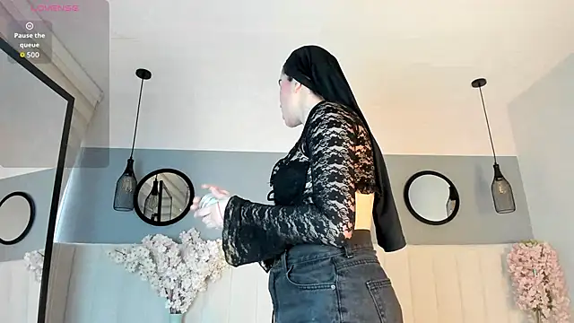 chelsea bolton  online show from March 14, 12:21 pm