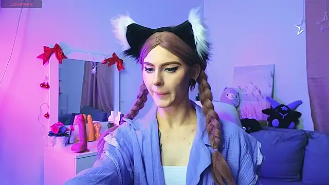 Emily  Mooree online show from January 19, 4:22 am