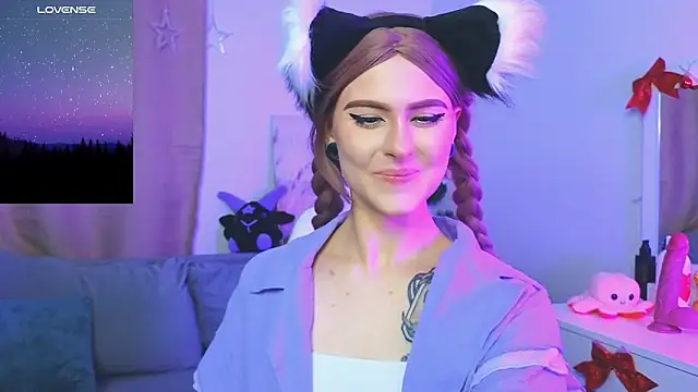 Emily  Mooree online show from January 19, 7:25 am