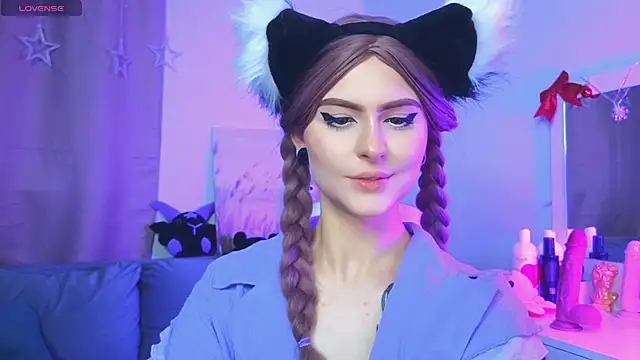 Emily  Mooree online show from January 23, 10:22 am