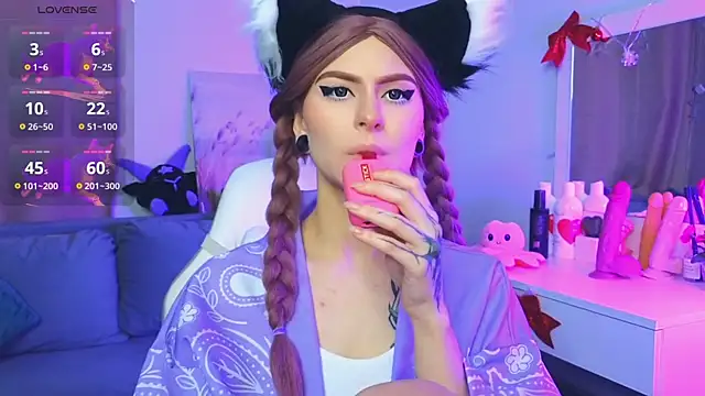 Emily  Mooree online show from January 25, 4:13 am