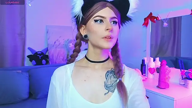 Emily  Mooree online show from January 27, 7:14 am