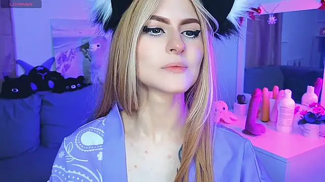 Emily  Mooree online show from February 8, 7:15 am