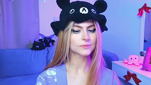 Emily  Mooree online show from February 11, 7:23 am