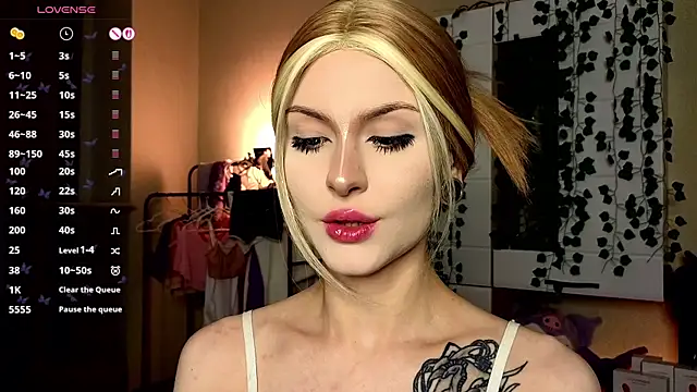 Emily  Mooree online show from November 11, 3:28 am