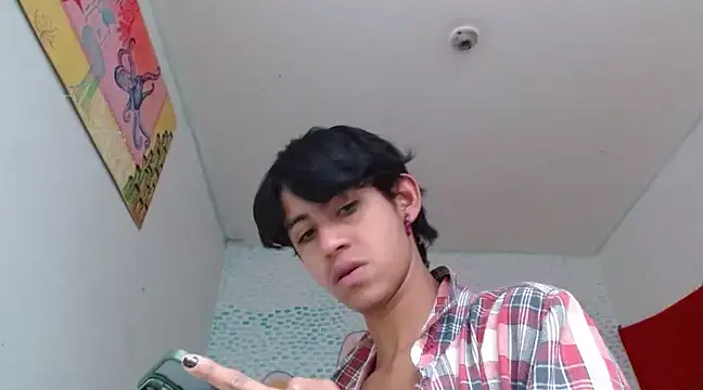 Snapshot of boysLittle chatting on February 5, 11:55 am boysLittle online show from February 5, 11:55 am
