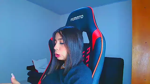 Rousse violett online show from December 1, 9:09 pm