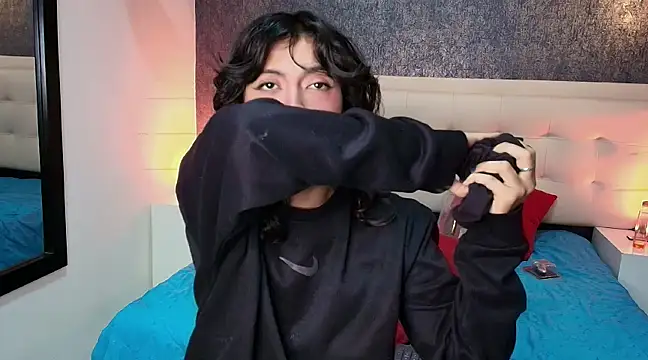 Snapshot of gabriela_cortez chatting on February 10, 10:40 pm gabriela cortez online show from February 10, 10:40 pm