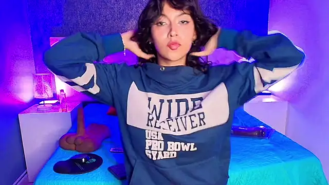 Snapshot of gabriela_cortez chatting on February 13, 10:22 pm gabriela cortez online show from February 13, 10:22 pm