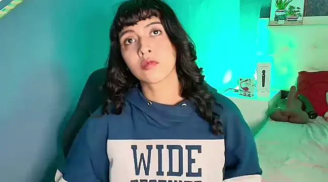 Snapshot of gabriela_cortez chatting on March 6, 10:26 pm gabriela cortez online show from March 6, 10:26 pm