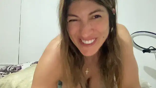 Snapshot of LunaBeya chatting on September 18, 12:29 pm LunaBeya online show from September 18, 12:29 pm