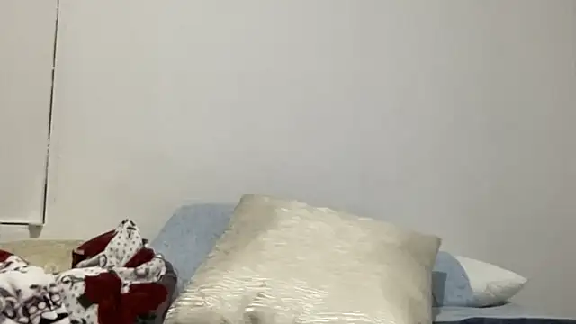 Snapshot of LunaBeya chatting on October 15, 1:17 am LunaBeya online show from October 15, 1:17 am