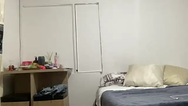 Snapshot of LunaBeya chatting on October 21, 12:28 pm LunaBeya online show from October 21, 12:28 pm