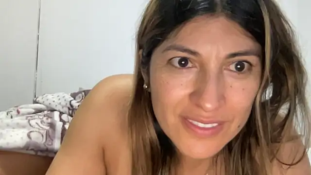 Snapshot of LunaBeya chatting on October 22, 12:38 pm LunaBeya online show from October 22, 12:38 pm