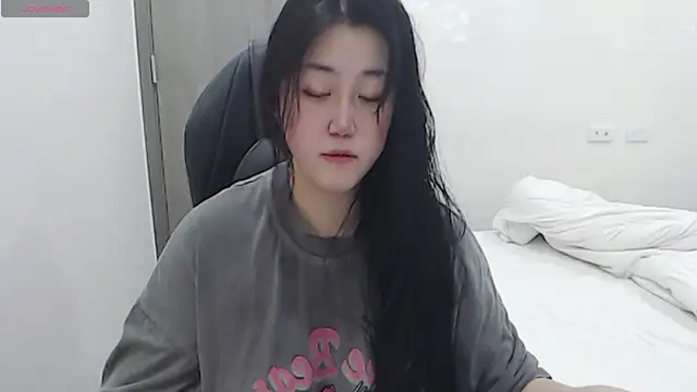 Snapshot of minnie9009 chatting on February 28, 1:36 pm minnie9009 online show from February 28, 1:36 pm