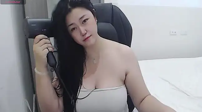 Snapshot of minnie9009 chatting on March 2, 4:50 am minnie9009 online show from March 2, 4:50 am