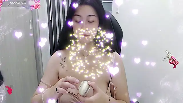 Snapshot of minnie9009 chatting on March 18, 8:14 am minnie9009 online show from March 18, 8:14 am