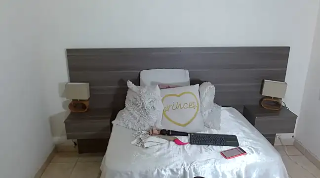 Snapshot of RAICHELLCOOPER1 chatting on February 10, 10:51 pm RAICHELLCOOPER1 online show from February 10, 10:51 pm