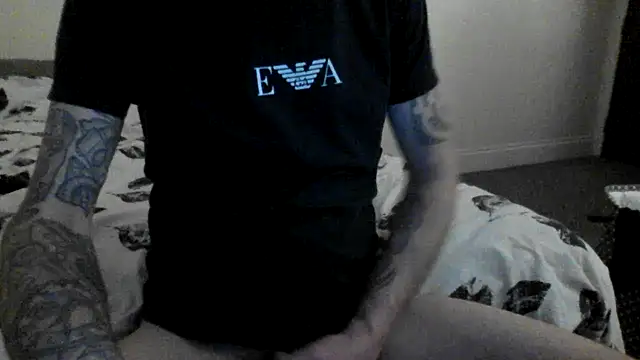 allnaked00 online show from February 11, 11:43 pm