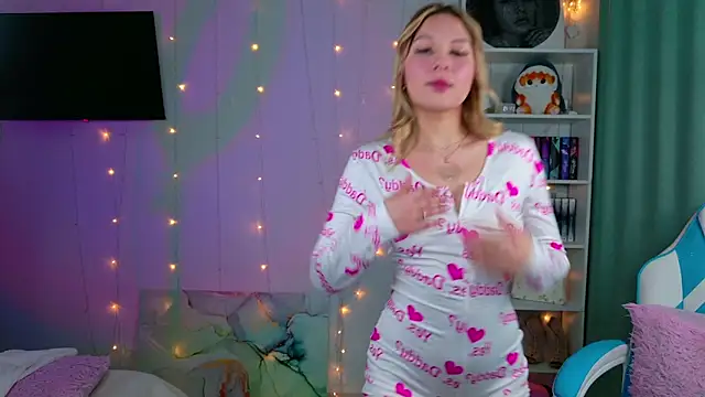 Snapshot of Mercedes_Robinson chatting on February 18, 4:19 am Mercedes Robinson online show from February 18, 4:19 am