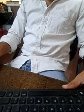 Snapshot of braveman999 chatting on April 8, 8:58 am braveman999 online show from April 8, 8:58 am