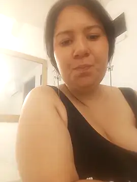 Snapshot of zoes_milee chatting on April 13, 11:16 am zoes milee online show from April 13, 11:16 am