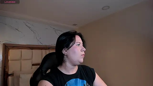 Snapshot of zoes_milee chatting on April 14, 11:38 am zoes milee online show from April 14, 11:38 am
