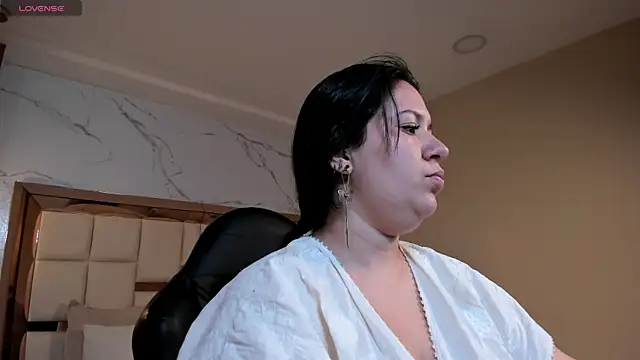 Snapshot of zoes_milee chatting on April 30, 11:27 am zoes milee online show from April 30, 11:27 am