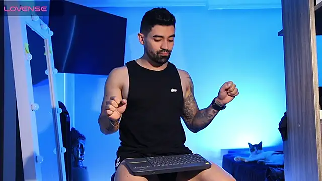 soymike1  online show from January 13, 3:47 pm