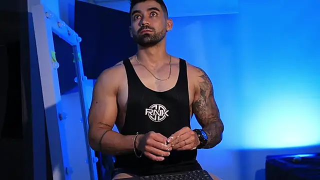 soymike1  online show from February 5, 1:58 am